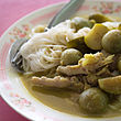 Khanom chin kaeng kiao wan kai.jpg