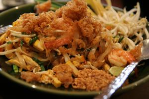 five-popular-thai-street-food-dishes