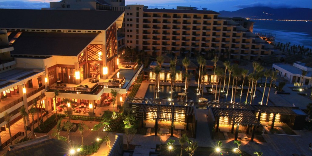 crowne-plaza-danang-2532263612-2x1