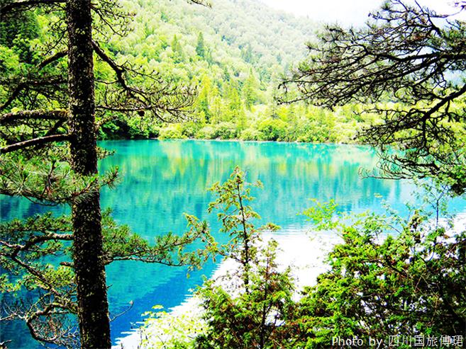 jiuzhaigou valley scenic